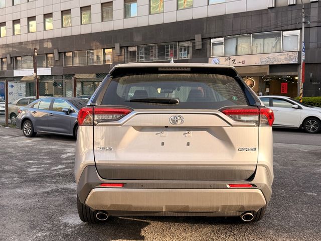 RAV4 2.0  第5張相片