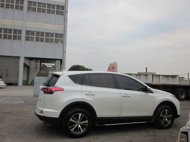 RAV4 2.0  第4張相片