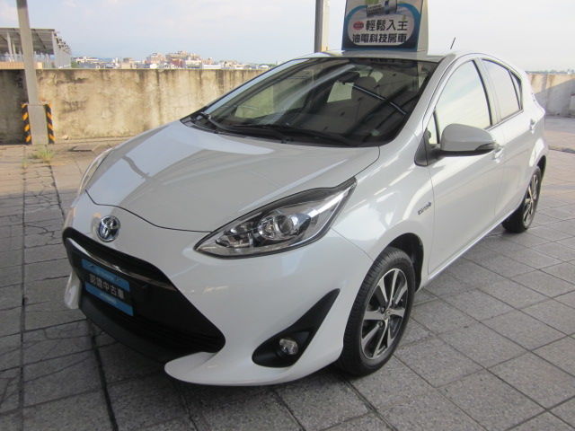 PRIUS C 1.5  第1張相片