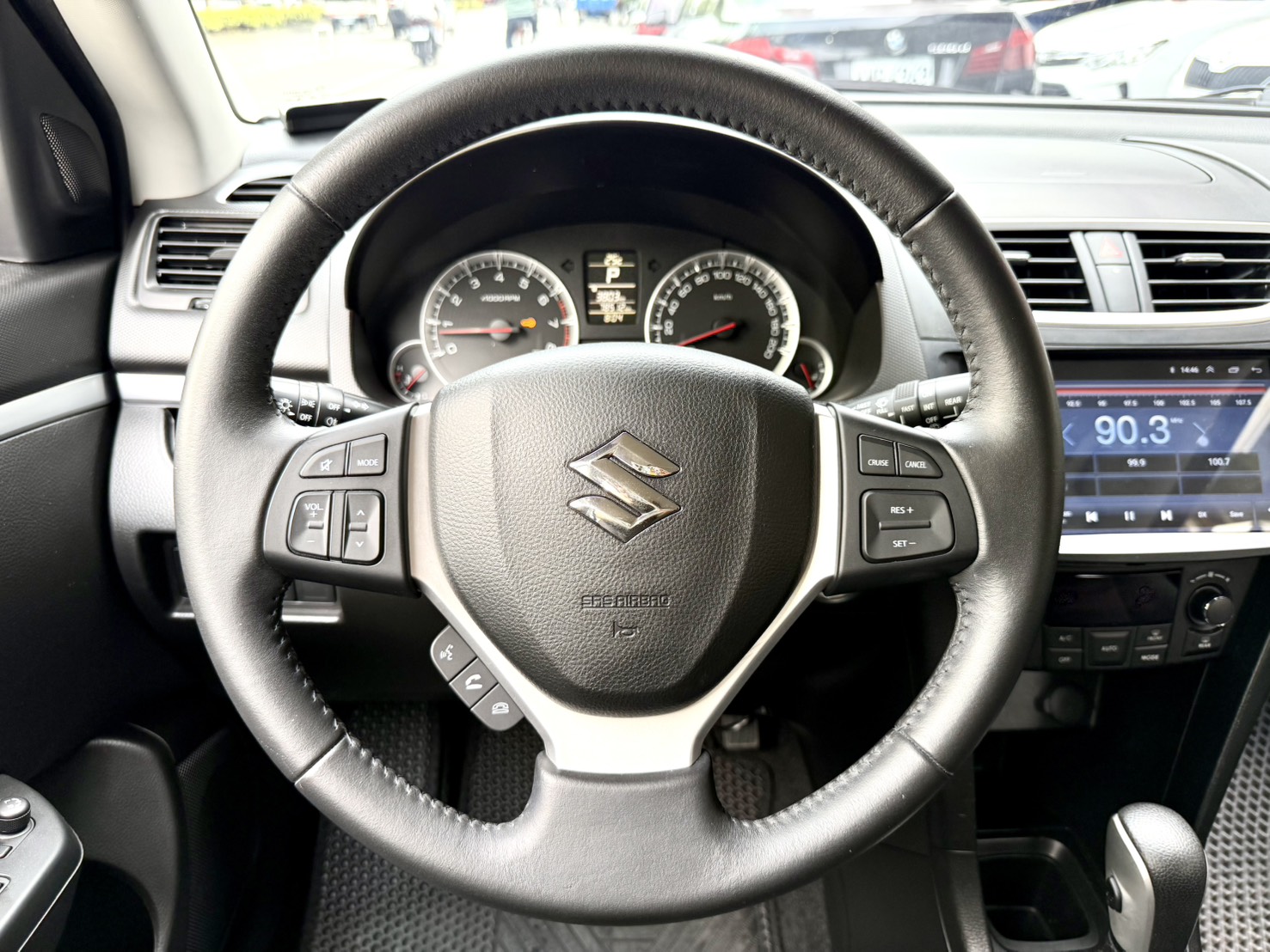 小車代步專用~輕巧外型好看~衛星導航~定速~倒車顯影~I-KEY~按鈕式發車~低月付款  第5張相片