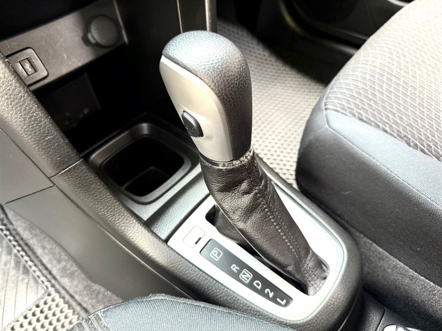小車代步專用~輕巧外型好看~衛星導航~定速~倒車顯影~I-KEY~按鈕式發車~低月付款  第11張相片