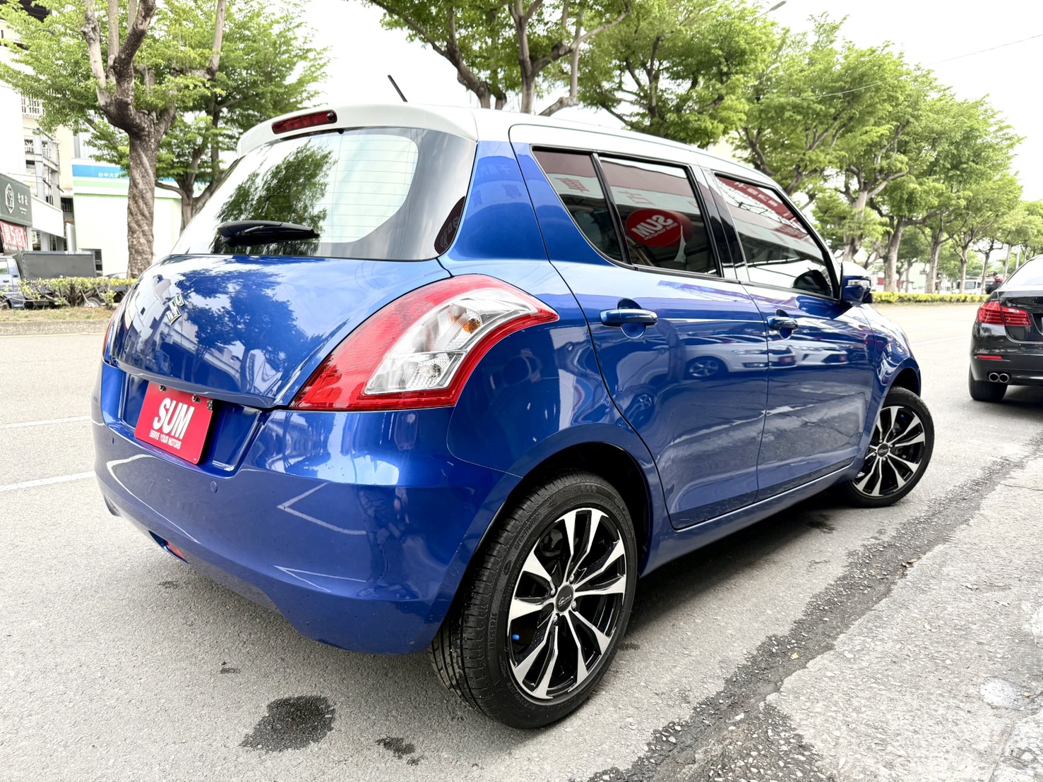 小車代步專用~輕巧外型好看~衛星導航~定速~倒車顯影~I-KEY~按鈕式發車~低月付款  第15張相片