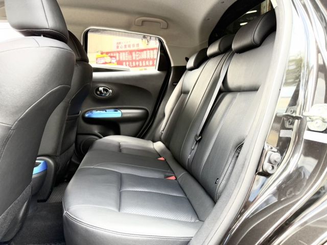 一手美車/原鈑件/豪華版，六具安全氣囊/雙前加熱椅/倒車顯影/循跡防滑/胎壓偵測/定速巡航/感應頭燈/可全額貸  第4張相片