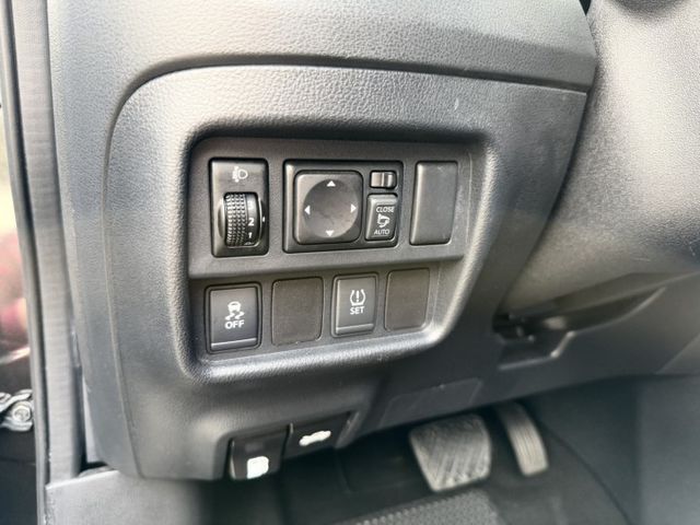 一手美車/原鈑件/豪華版，六具安全氣囊/雙前加熱椅/倒車顯影/循跡防滑/胎壓偵測/定速巡航/感應頭燈/可全額貸  第9張相片