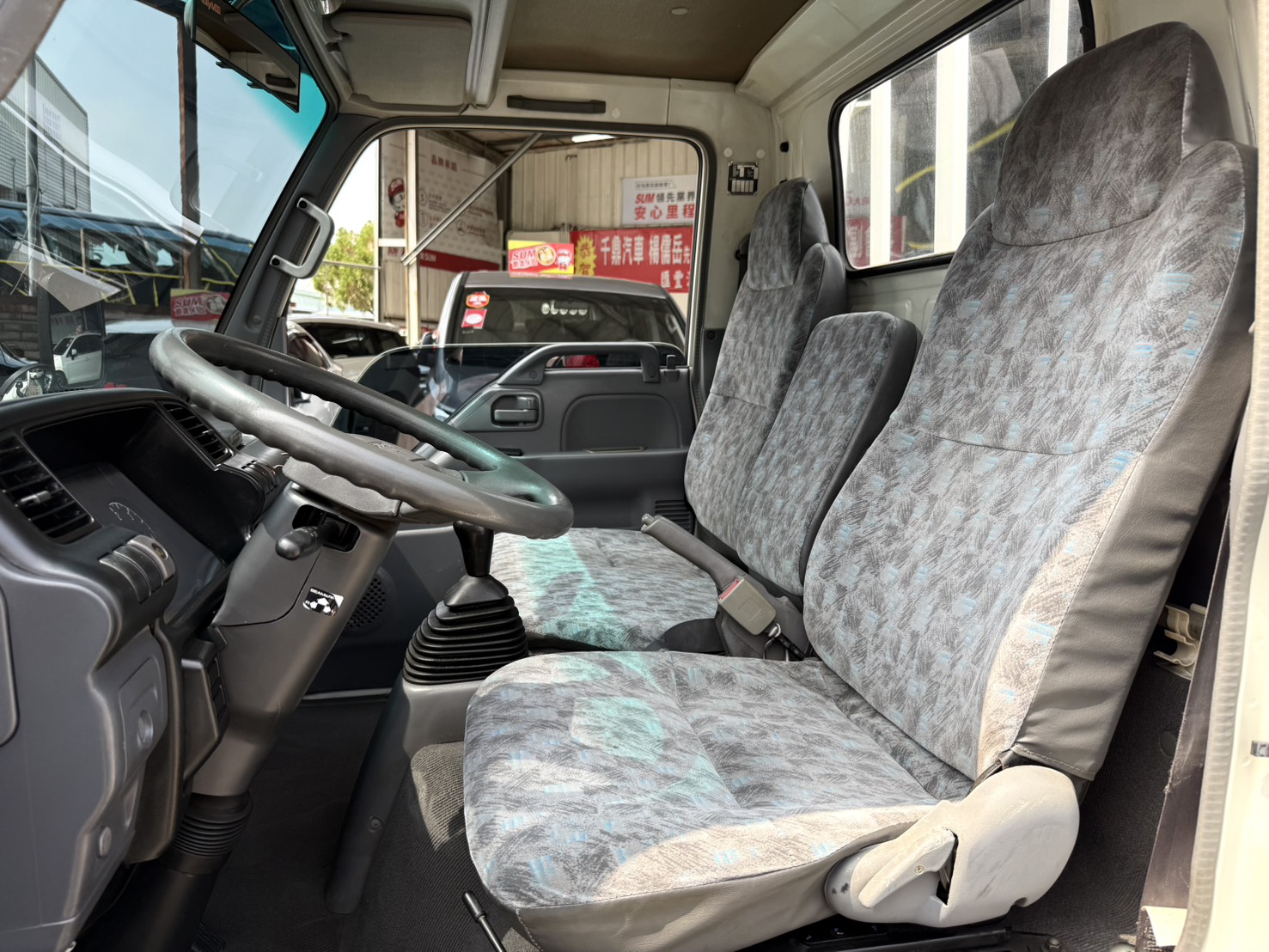 一手車/超稀有低里程數/6噸14尺半車斗/耐操好開的發財車/可全額貸/低月付  第4張相片