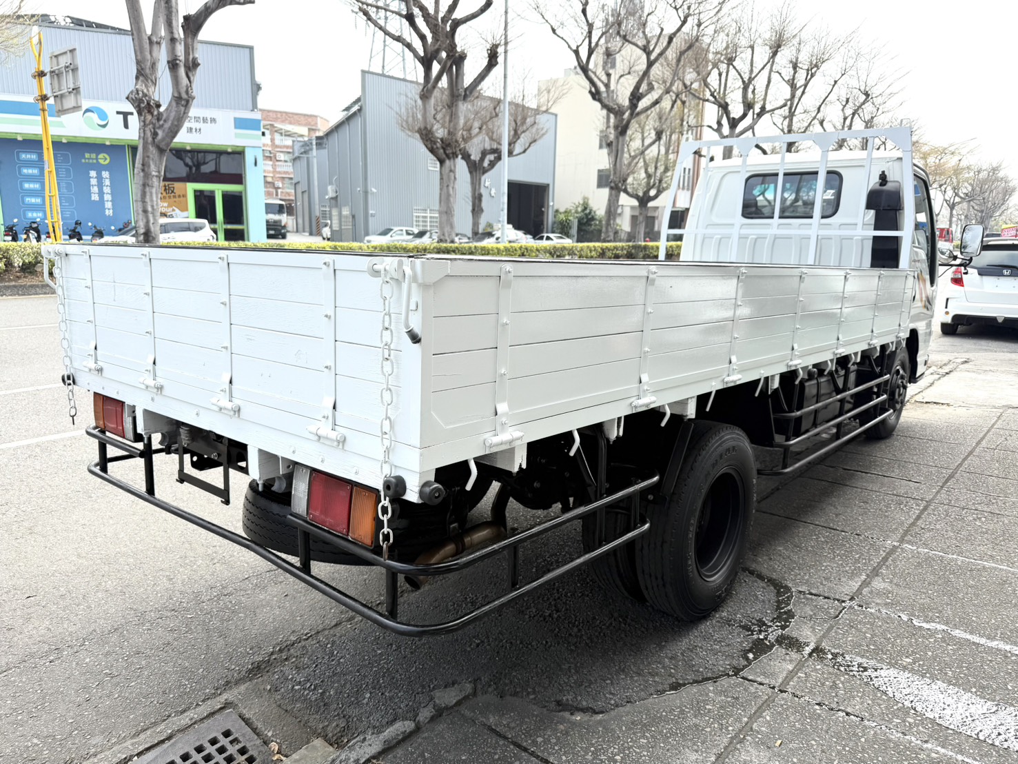 一手車/超稀有低里程數/6噸14尺半車斗/耐操好開的發財車/可全額貸/低月付  第10張相片
