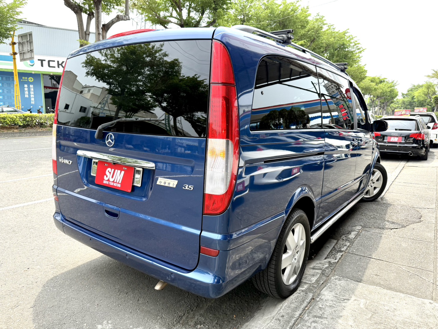 進口VIANO 2006年式/一手車/雙天窗/第三排座椅/實用大空間,載人載貨都適合/當露營車也很棒!/可全額貸/低月付  第14張相片