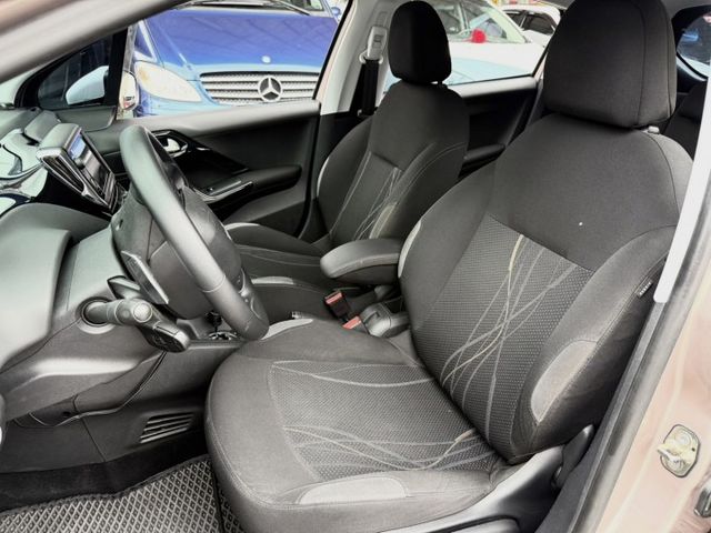 定速/液晶影幕/循跡防滑/法式進口優質代步車!省油省稅金~  第5張相片