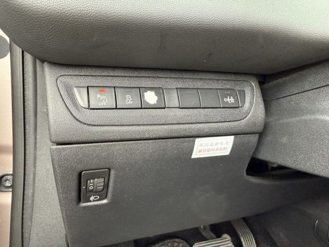 定速/液晶影幕/循跡防滑/法式進口優質代步車!省油省稅金~  第12張相片