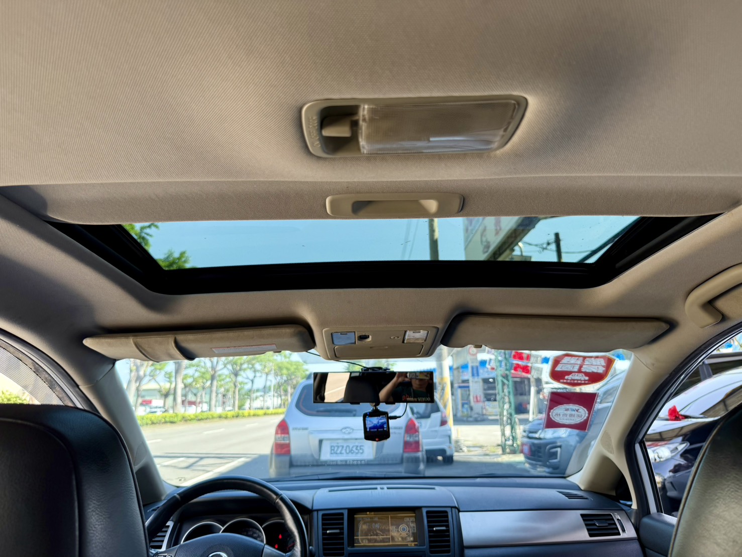 熱門五門掀背車款~魔術大空間~省油好操控~代步的優質小車 !  第9張相片