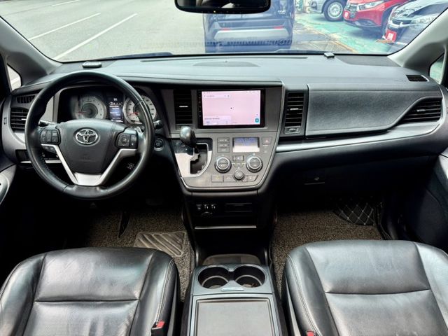 SIENNA 進口大型休旅車7+1座位/電動側滑門/天窗/三區恆溫空調/中央吸頂式液晶螢幕/電動座椅!可全額貸  第3張相片