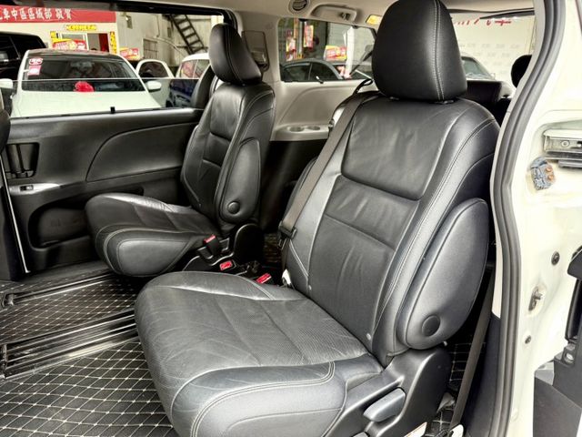 SIENNA 進口大型休旅車7+1座位/電動側滑門/天窗/三區恆溫空調/中央吸頂式液晶螢幕/電動座椅!可全額貸  第5張相片