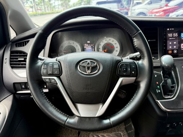 SIENNA 進口大型休旅車7+1座位/電動側滑門/天窗/三區恆溫空調/中央吸頂式液晶螢幕/電動座椅!可全額貸  第7張相片