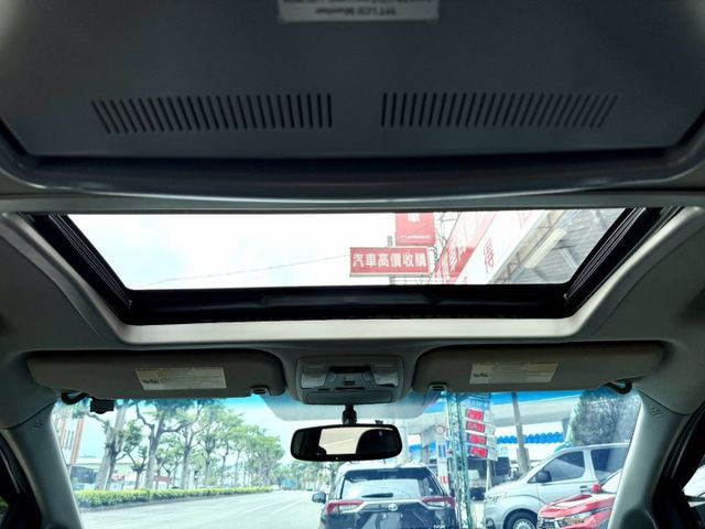 SIENNA 進口大型休旅車7+1座位/電動側滑門/天窗/三區恆溫空調/中央吸頂式液晶螢幕/電動座椅!可全額貸  第8張相片