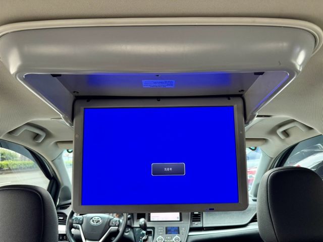 SIENNA 進口大型休旅車7+1座位/電動側滑門/天窗/三區恆溫空調/中央吸頂式液晶螢幕/電動座椅!可全額貸  第9張相片