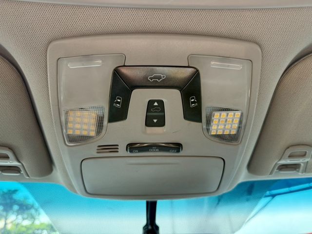 SIENNA 進口大型休旅車7+1座位/電動側滑門/天窗/三區恆溫空調/中央吸頂式液晶螢幕/電動座椅!可全額貸  第10張相片