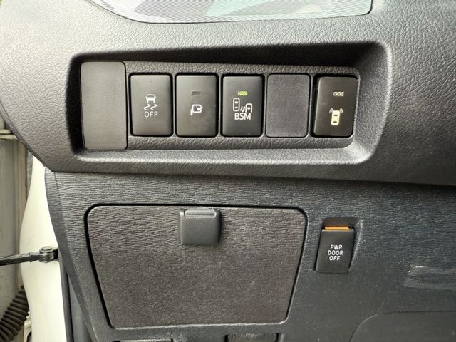 SIENNA 進口大型休旅車7+1座位/電動側滑門/天窗/三區恆溫空調/中央吸頂式液晶螢幕/電動座椅!可全額貸  第13張相片