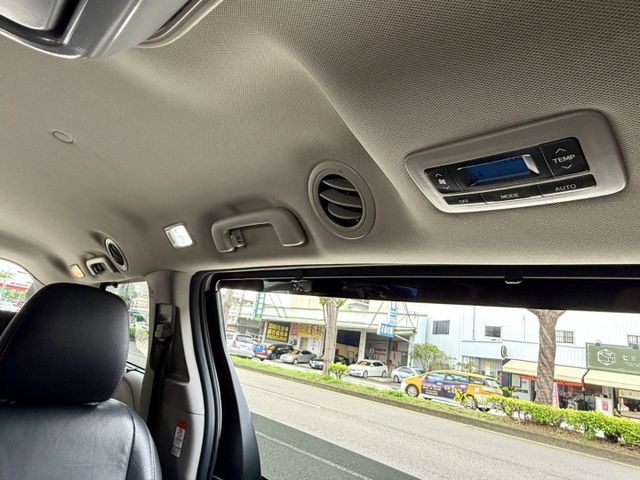 SIENNA 進口大型休旅車7+1座位/電動側滑門/天窗/三區恆溫空調/中央吸頂式液晶螢幕/電動座椅!可全額貸  第16張相片