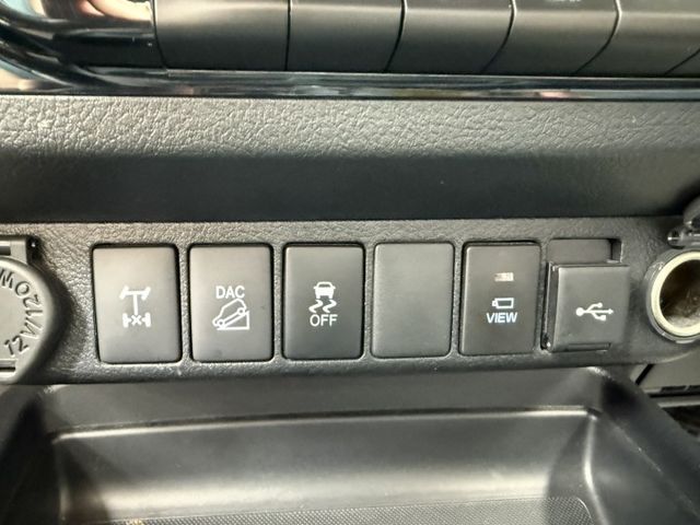 4WD/環景系統/免鑰匙系統/ACC/定速/車道偏離系統/AT胎/加裝置放架車身舉高211公分  第12張相片