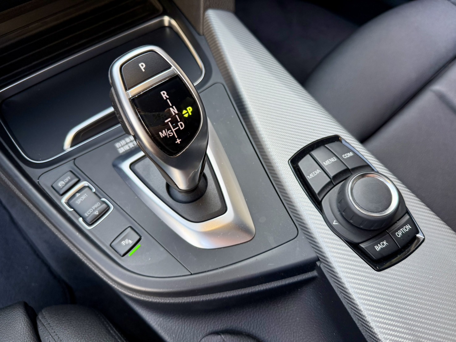 安全駕駛輔助系統/免鑰匙啟動/倒車影像/電動後尾門/M款空力套件/盲點偵測系統/雙前座跑車電動座椅含記憶模式  第9張相片