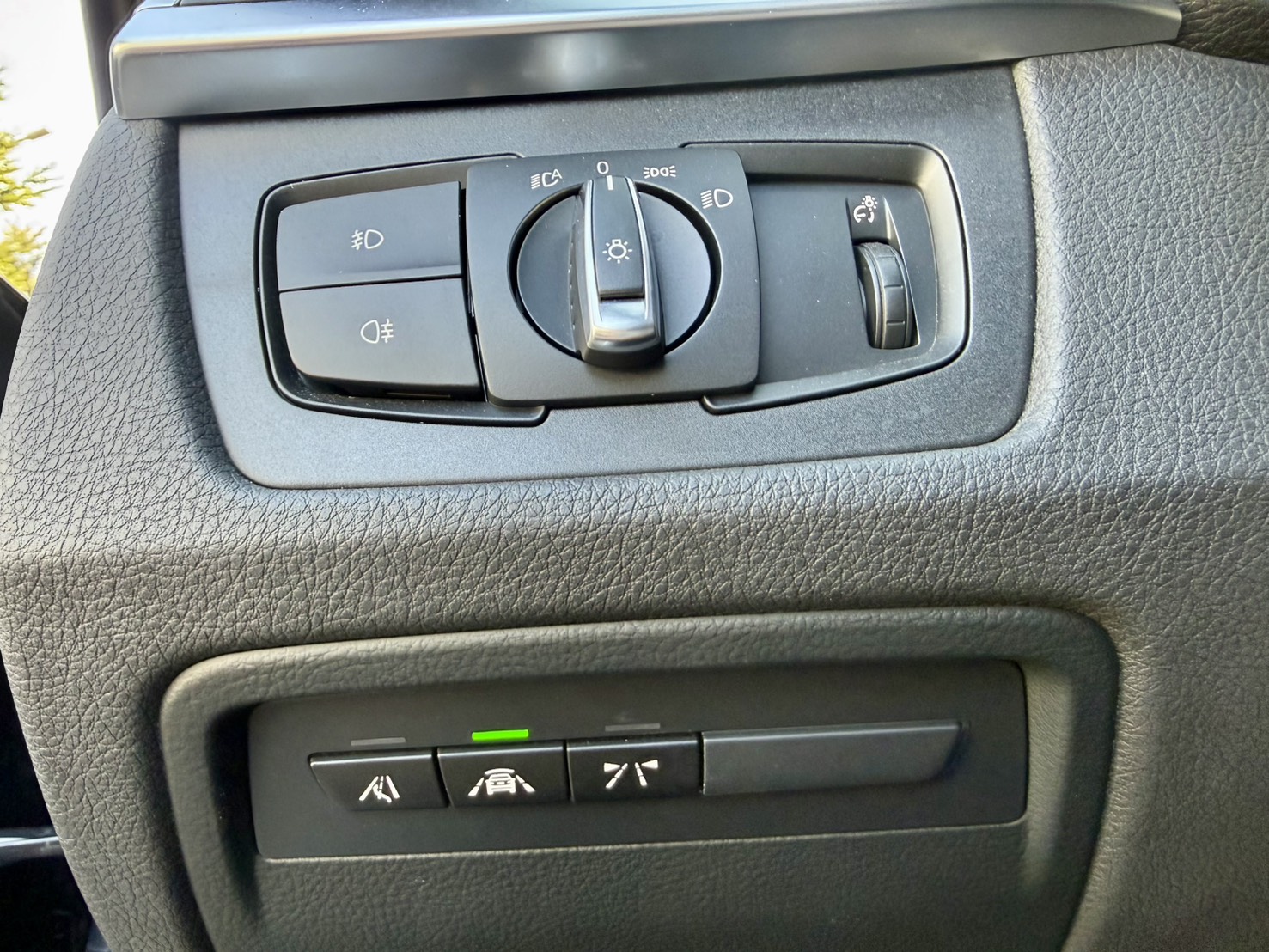 安全駕駛輔助系統/免鑰匙啟動/倒車影像/電動後尾門/M款空力套件/盲點偵測系統/雙前座跑車電動座椅含記憶模式  第12張相片