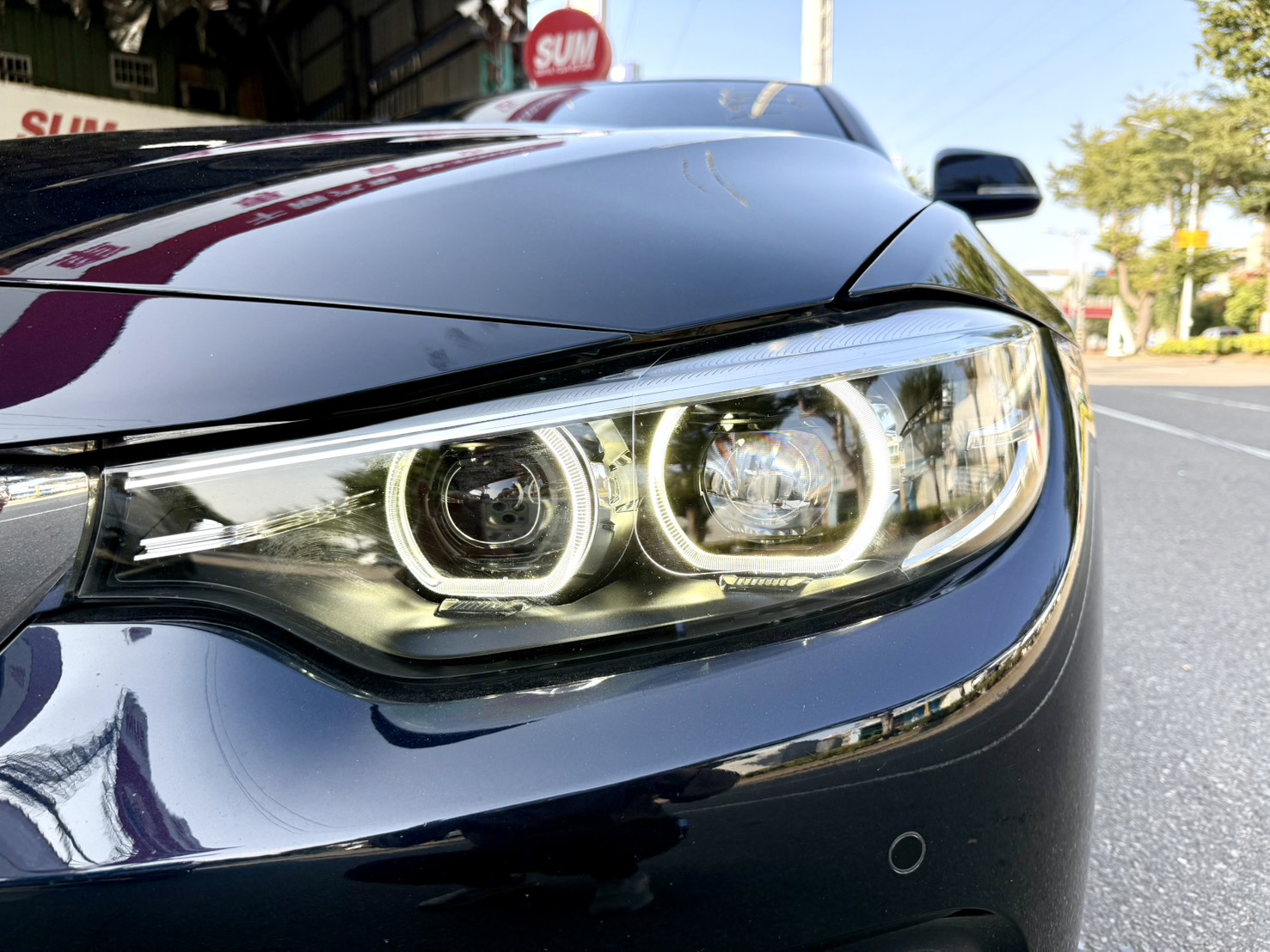 安全駕駛輔助系統/免鑰匙啟動/倒車影像/電動後尾門/M款空力套件/盲點偵測系統/雙前座跑車電動座椅含記憶模式  第13張相片