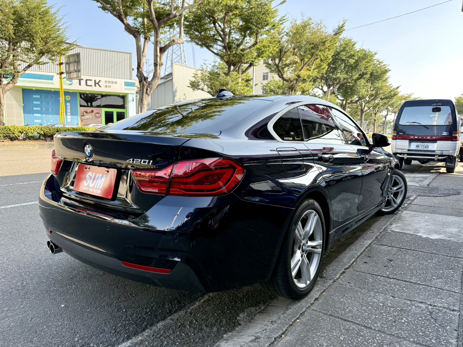 安全駕駛輔助系統/免鑰匙啟動/倒車影像/電動後尾門/M款空力套件/盲點偵測系統/雙前座跑車電動座椅含記憶模式  第16張相片