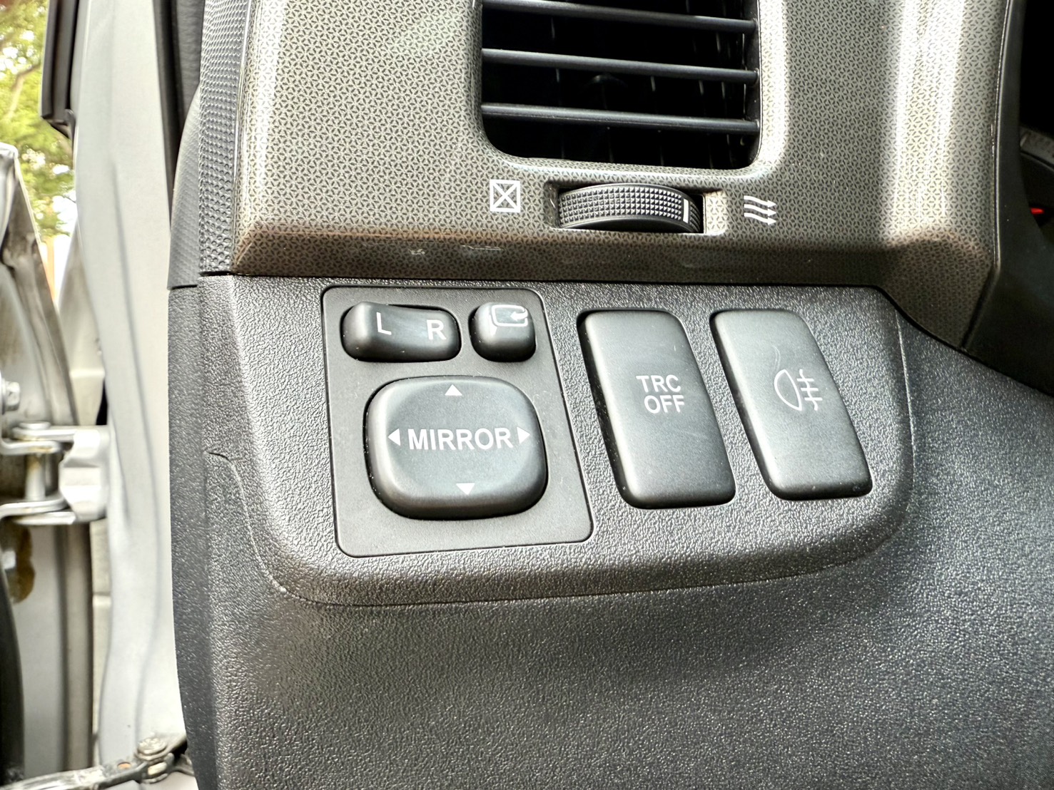 經濟實惠優質代步車~通勤.出遊最佳選擇! 可全額貸/低月付款  第10張相片