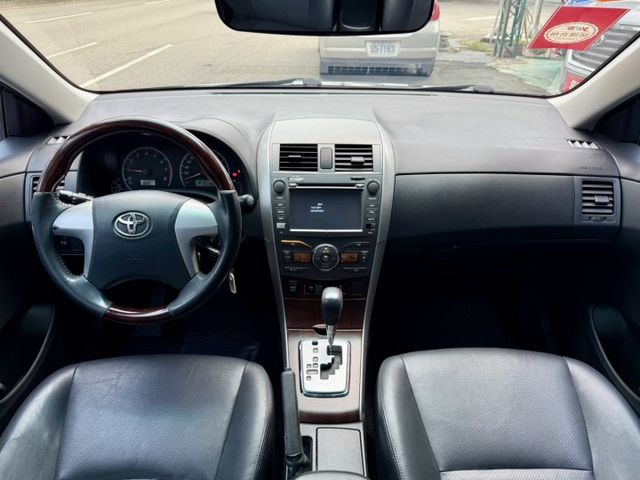 經濟實惠優質代步車~通勤最佳選擇!恆溫空調~中控螢幕~衛星導航~定速巡航! 可全額貸~  第3張相片