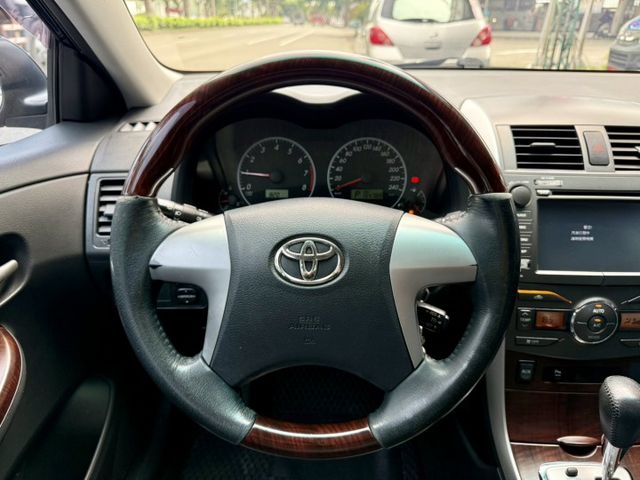 經濟實惠優質代步車~通勤最佳選擇!恆溫空調~中控螢幕~衛星導航~定速巡航! 可全額貸~  第8張相片