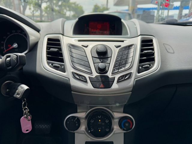 經濟實惠優質代步車~里程保證/實車實價/可全額貸  第7張相片