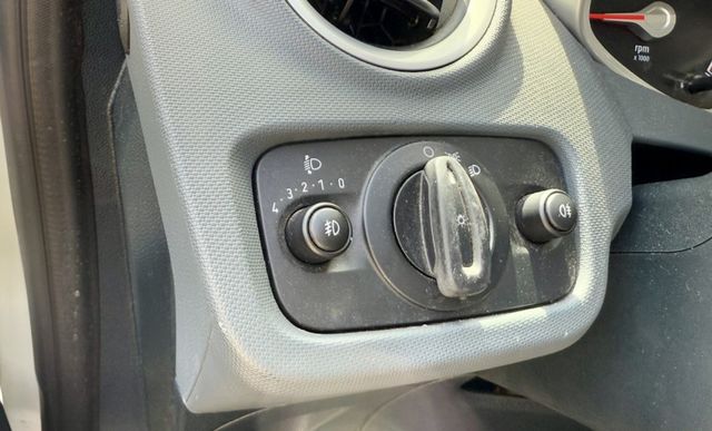 經濟實惠優質代步車~里程保證/實車實價/可全額貸  第11張相片