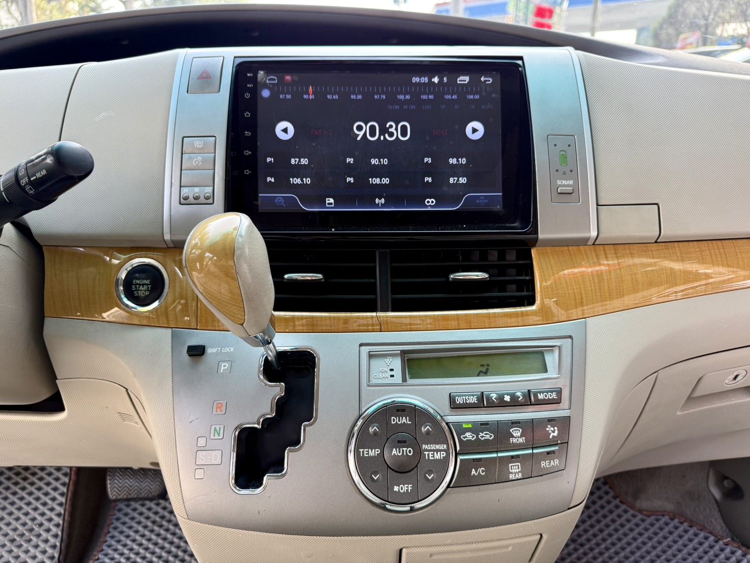 一手車/電動側滑門/雙天窗/三區恆溫空調, 空間寬敞兼具實用與舒適!  第6張相片