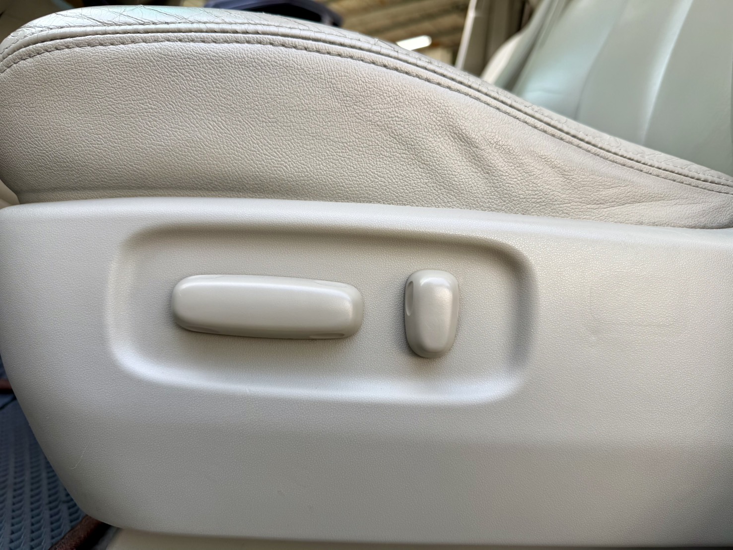 一手車/電動側滑門/雙天窗/三區恆溫空調, 空間寬敞兼具實用與舒適!  第11張相片