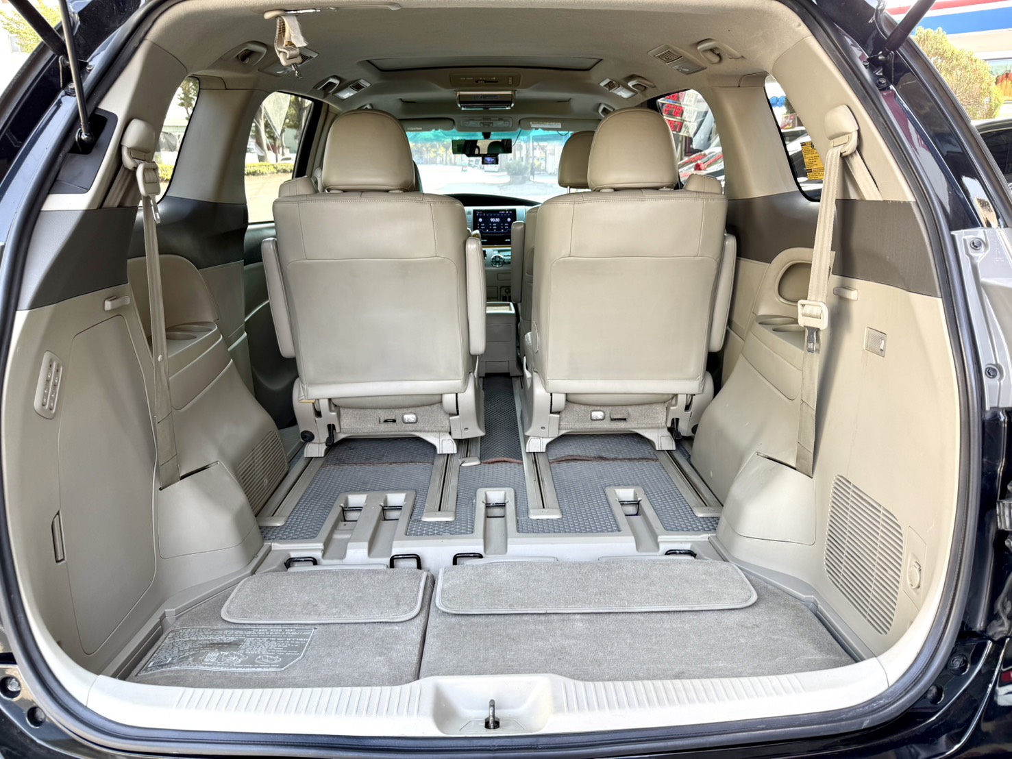 一手車/電動側滑門/雙天窗/三區恆溫空調, 空間寬敞兼具實用與舒適!  第17張相片