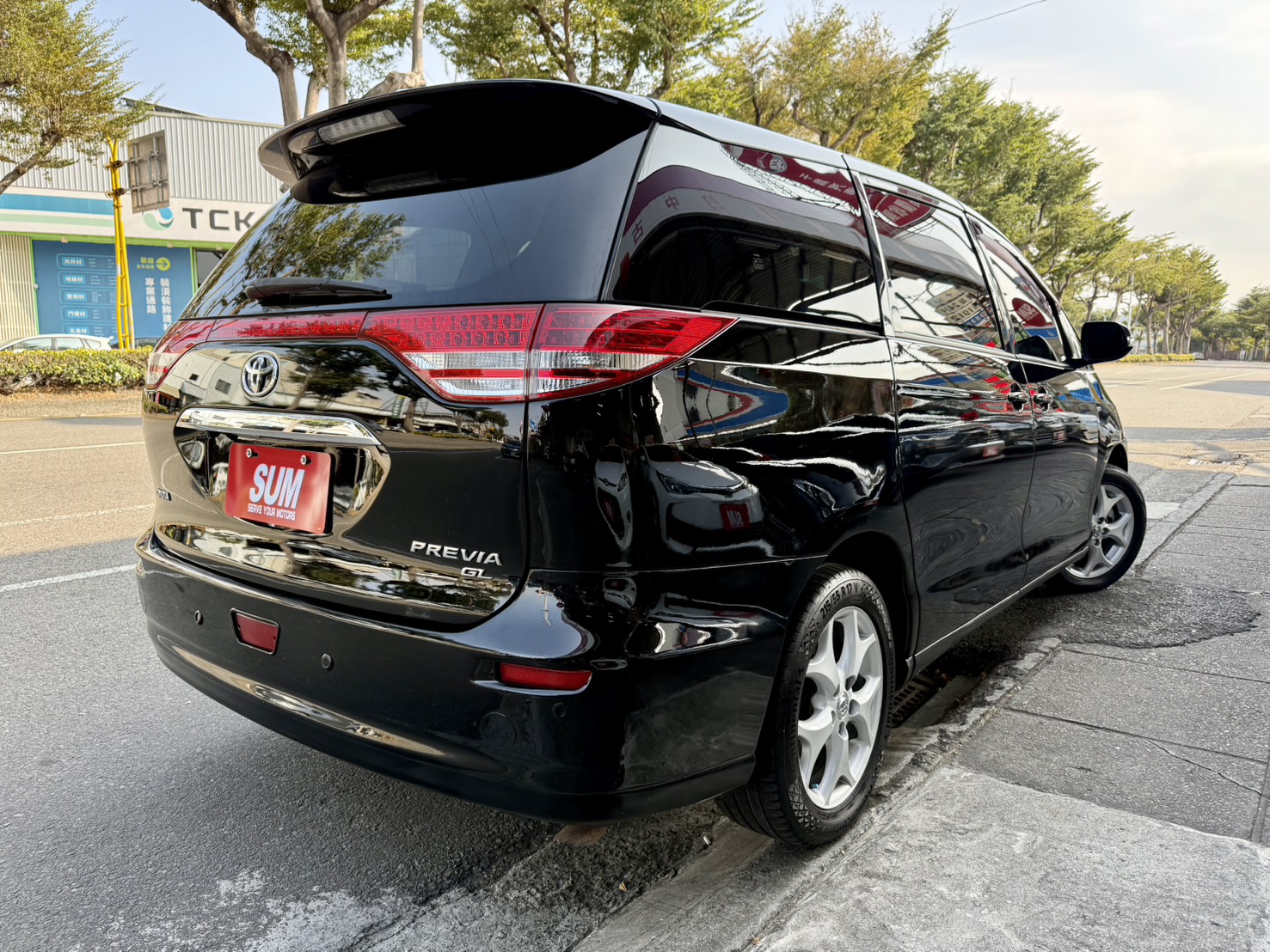 一手車/電動側滑門/雙天窗/三區恆溫空調, 空間寬敞兼具實用與舒適!  第19張相片