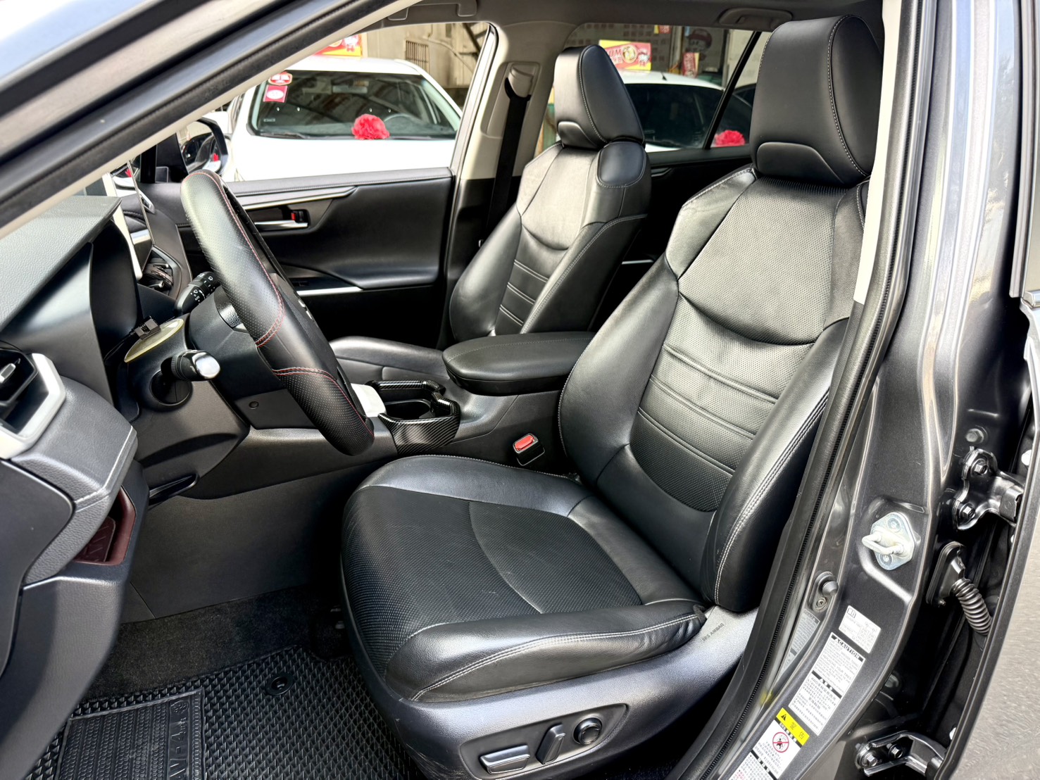 油電旗艦版4WD/360環景/ ACC跟車/車道偏移/全景天窗/ IKEY摸門解鎖/ 駕駛座電動椅/電動尾門  第3張相片