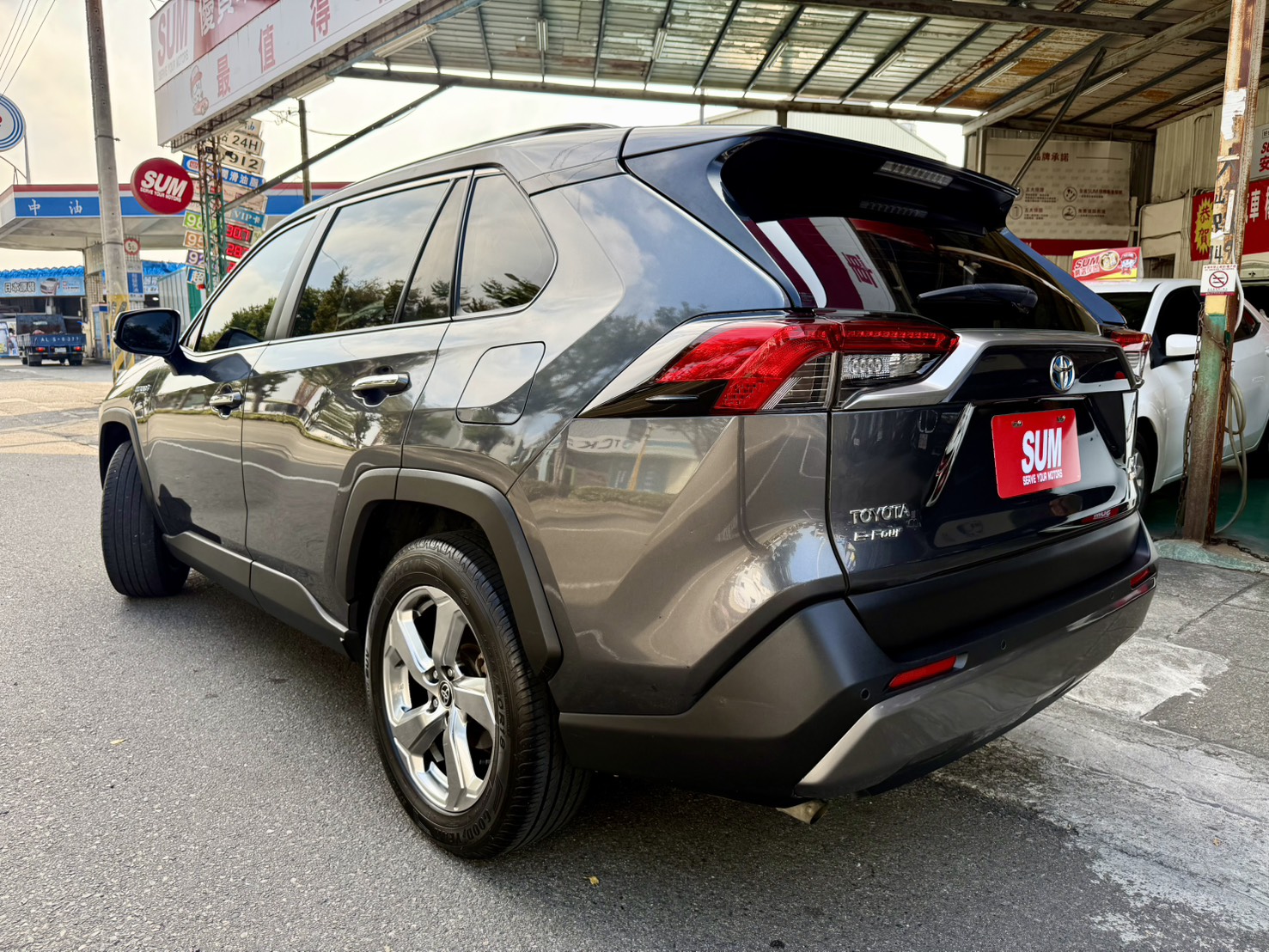 油電旗艦版4WD/360環景/ ACC跟車/車道偏移/全景天窗/ IKEY摸門解鎖/ 駕駛座電動椅/電動尾門  第17張相片