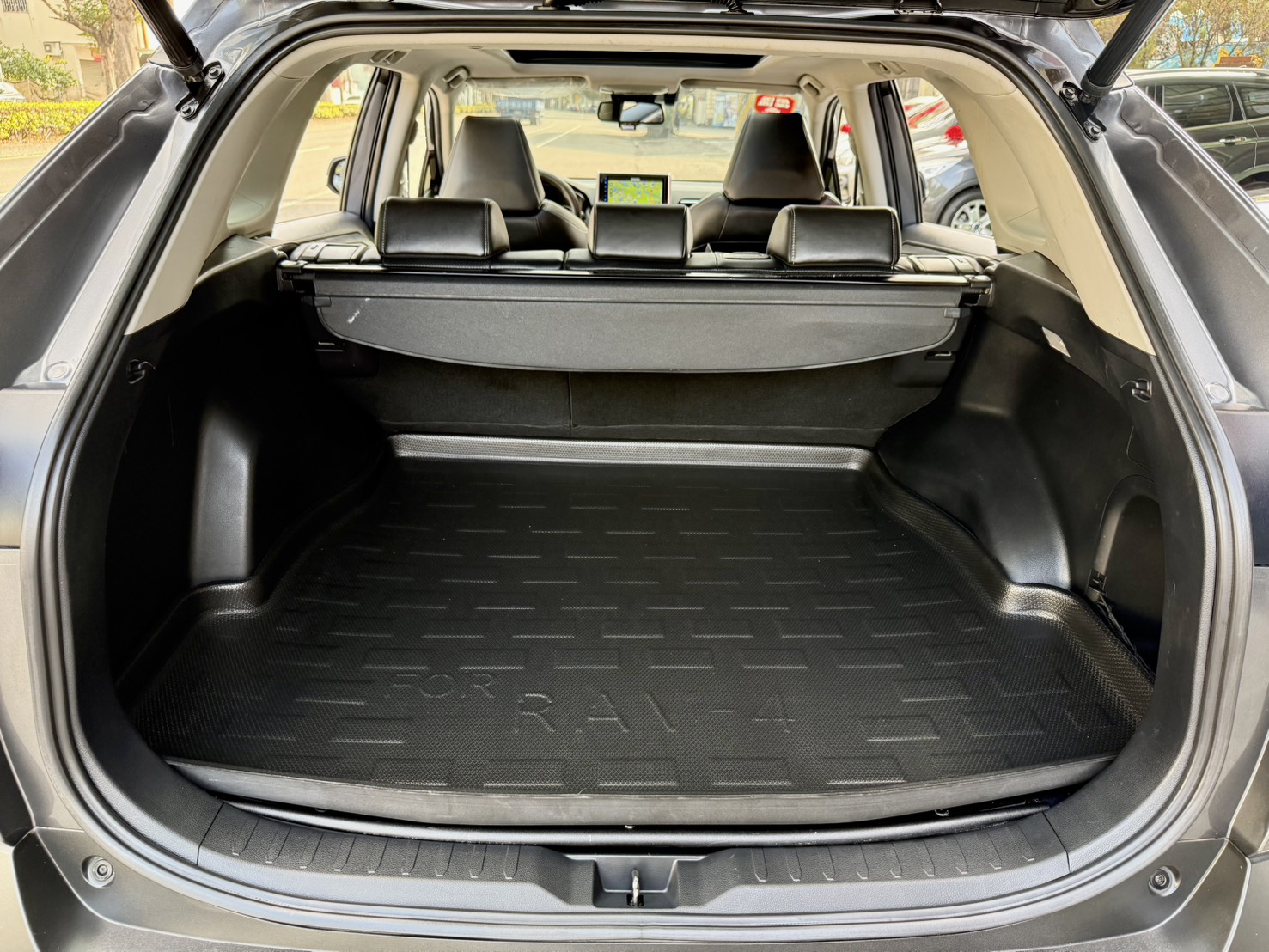 油電旗艦版4WD/360環景/ ACC跟車/車道偏移/全景天窗/ IKEY摸門解鎖/ 駕駛座電動椅/電動尾門  第18張相片