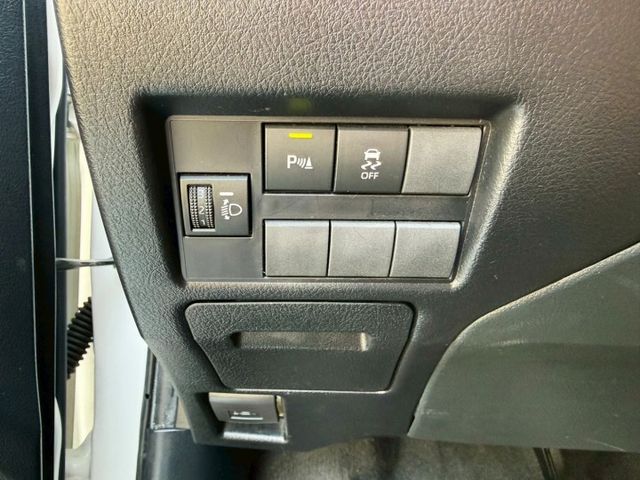 頂級~影音~倒車顯影~定速~多功能方向盤~循跡防滑~5安全氣囊~里程保證實跑9萬公里  第11張相片