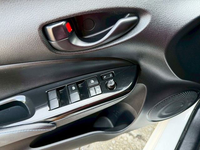 頂級~影音~倒車顯影~定速~多功能方向盤~循跡防滑~5安全氣囊~里程保證實跑9萬公里  第14張相片