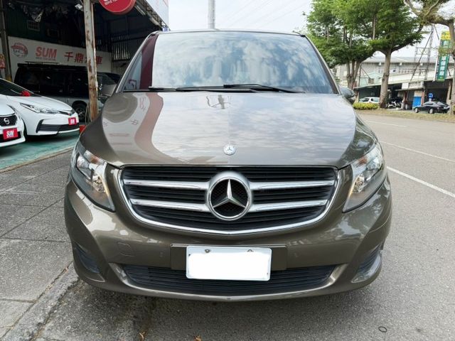 頂級八人座~電動側滑門~電動尾門~感應頭燈~定速~多功能方向盤~倒車顯影~里程保證實跑8萬公里  第2張相片