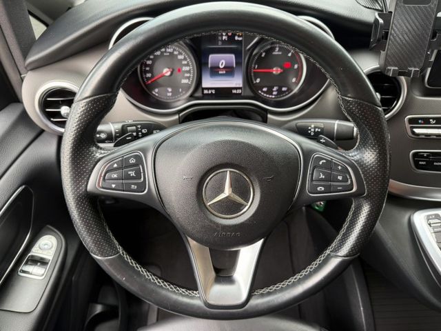 頂級八人座~電動側滑門~電動尾門~感應頭燈~定速~多功能方向盤~倒車顯影~里程保證實跑8萬公里  第12張相片