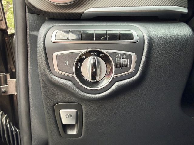 頂級八人座~電動側滑門~電動尾門~感應頭燈~定速~多功能方向盤~倒車顯影~里程保證實跑8萬公里  第14張相片