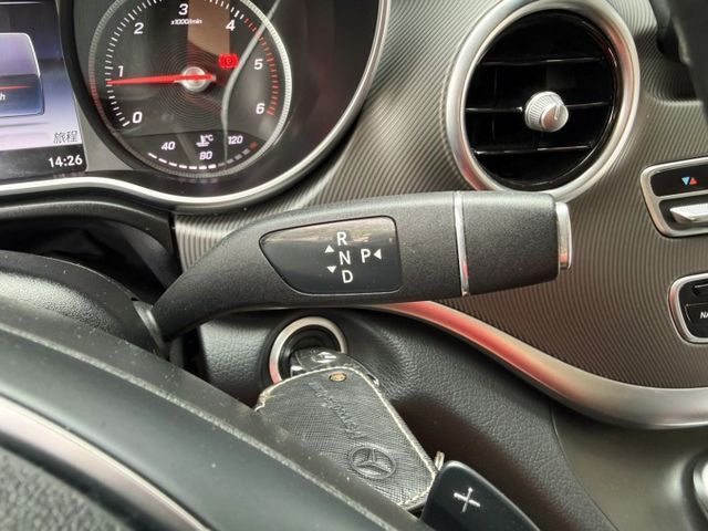 頂級八人座~電動側滑門~電動尾門~感應頭燈~定速~多功能方向盤~倒車顯影~里程保證實跑8萬公里  第16張相片