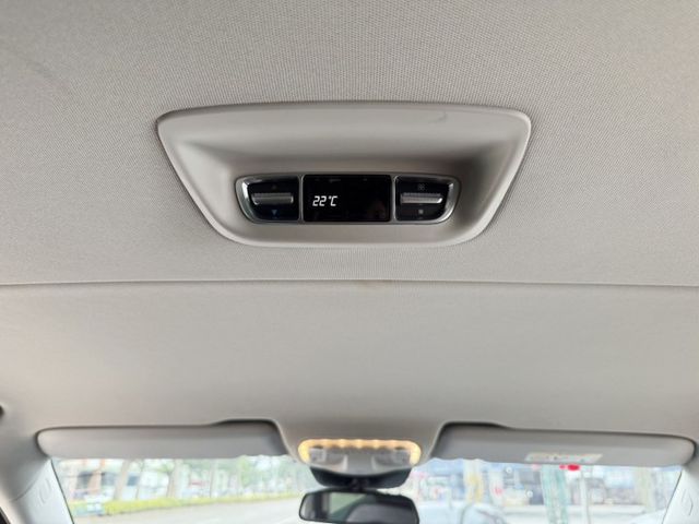 頂級八人座~電動側滑門~電動尾門~感應頭燈~定速~多功能方向盤~倒車顯影~里程保證實跑8萬公里  第20張相片