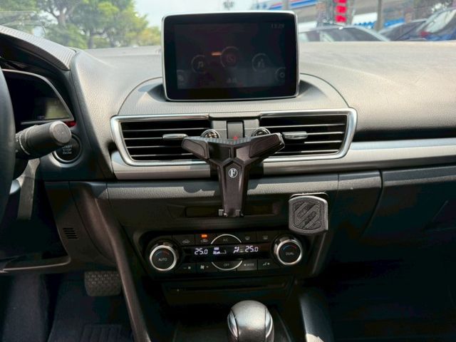 頂級~I-KEY~怠速熄火~盲點~循跡防滑~定速~天窗~影音~里程保證實跑13萬  第7張相片