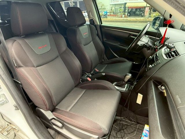 日系進口~SPORT版~I-KEY~HID頭燈~循跡防滑~換檔快撥~電折~恆溫~里程保證實跑17萬  第4張相片