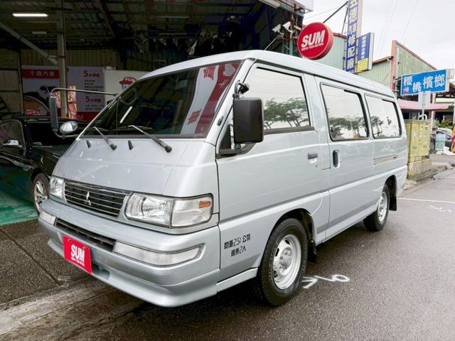 一手車~手排~貨車牌~超低里程僅跑〝1萬9千〞公里~內裝超級美~車況超棒~  第1張相片