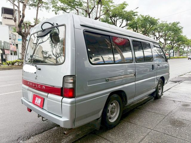 一手車~手排~貨車牌~超低里程僅跑〝1萬9千〞公里~內裝超級美~車況超棒~  第3張相片